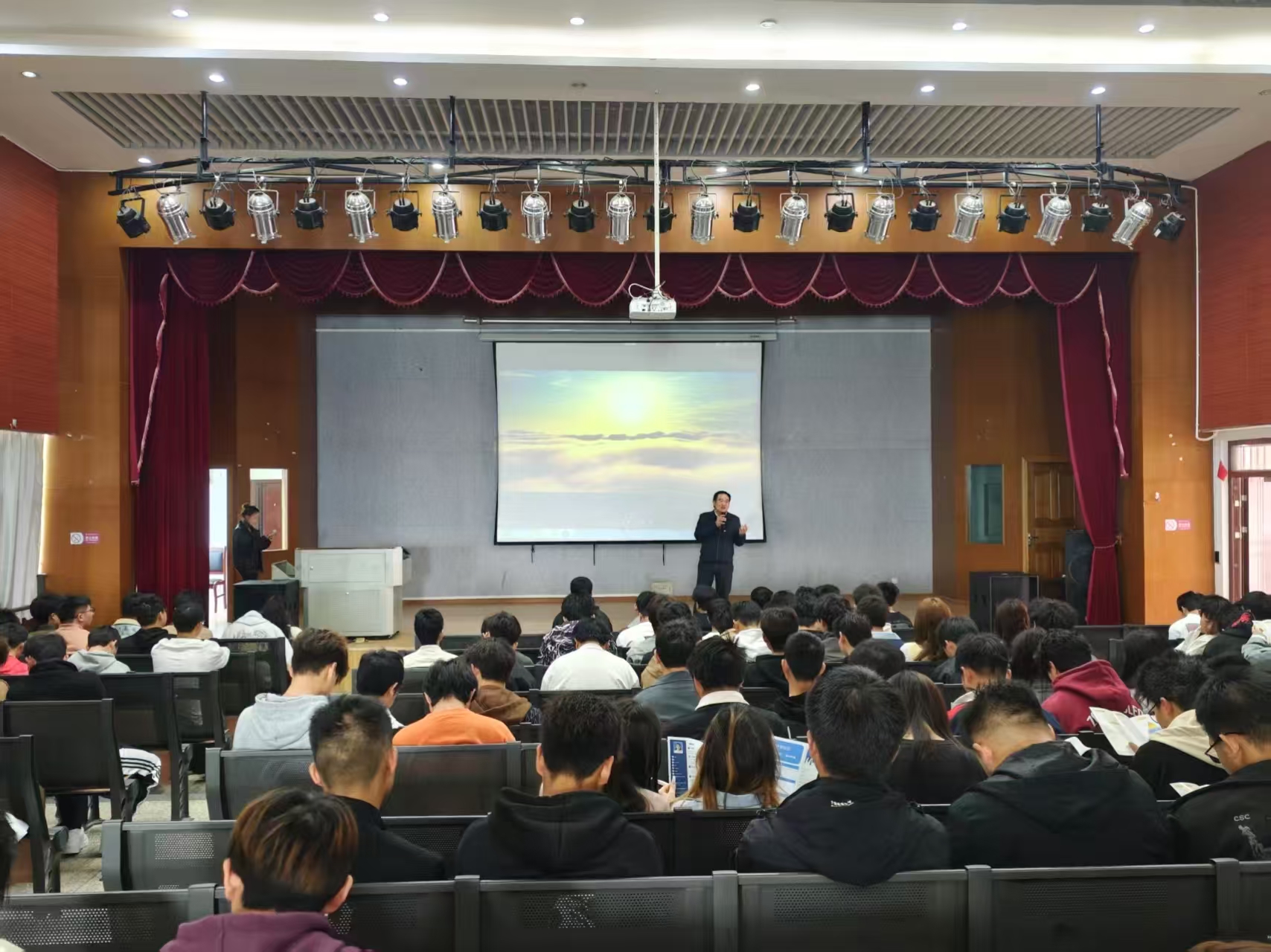 微信图片_20250324220643.jpg